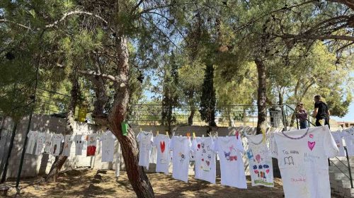 «Απλώνω Ευτυχία»: Μια πολύχρωμη «μπουγάδα» αγάπης στήθηκε στα Μέγαρα