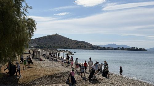 Μήνυμα ζωής και ευθύνης από τους μαθητές του 2ου Δημοτικού Μεγάρων στην παραλία της Βαρέας