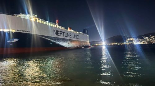 Σαλαμίνα: Αποκολλήθηκε το πλοίο Neptune Ethos – Μεταφέρεται στην Ελευσίνα